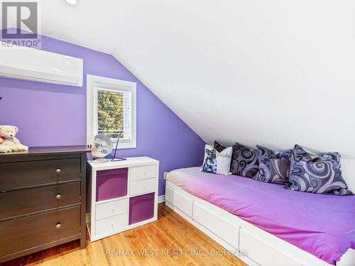 91 Fortieth Street, Toronto, ON - Indoor Photo Showing Bedroom