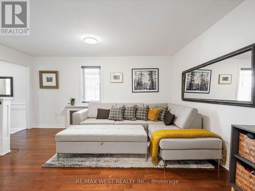 91 Fortieth Street, Toronto, ON - Indoor Photo Showing Living Room