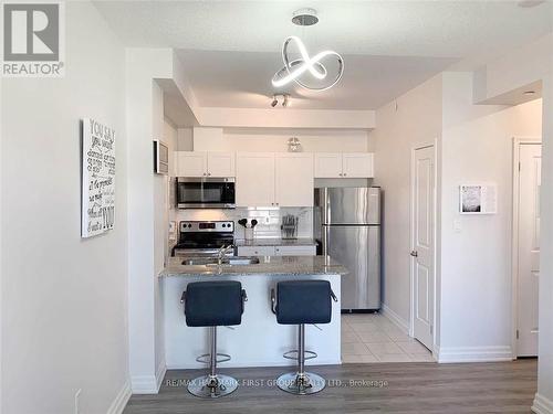 305 - 84 Aspen Springs Drive, Clarington, ON - Indoor Photo Showing Kitchen