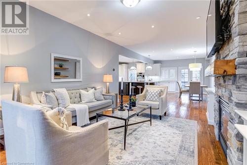 175 Oakhill Place, Ancaster, ON - Indoor Photo Showing Living Room