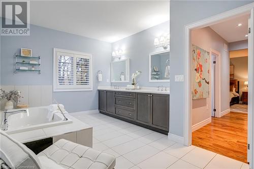 175 Oakhill Place, Ancaster, ON - Indoor Photo Showing Bathroom