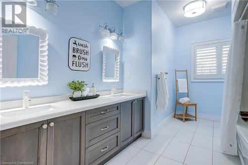 175 Oakhill Place, Ancaster, ON - Indoor Photo Showing Bathroom