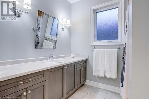 175 Oakhill Place, Ancaster, ON - Indoor Photo Showing Bathroom