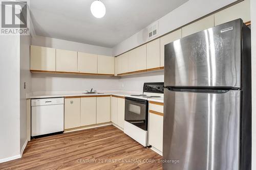 103 - 1 Jacksway Crescent, London, ON - Indoor Photo Showing Kitchen