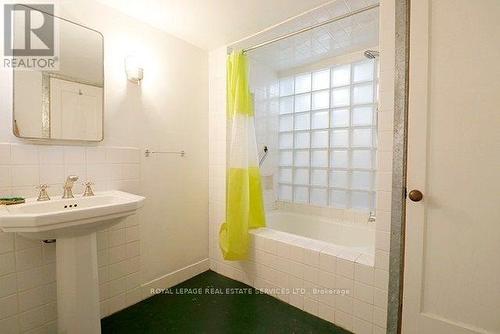 18 Highbourne Road, Toronto, ON - Indoor Photo Showing Bathroom