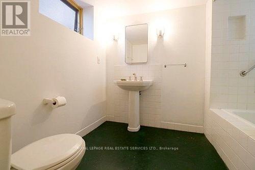 18 Highbourne Road, Toronto, ON - Indoor Photo Showing Bathroom