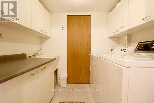 18 Highbourne Road, Toronto, ON - Indoor Photo Showing Laundry Room