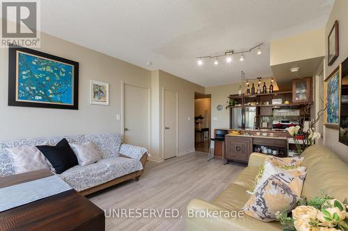 305 - 5 Mariner Terrace, Toronto, ON - Indoor Photo Showing Living Room