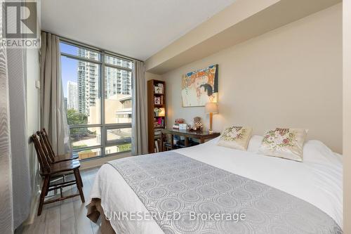 305 - 5 Mariner Terrace, Toronto, ON - Indoor Photo Showing Bedroom