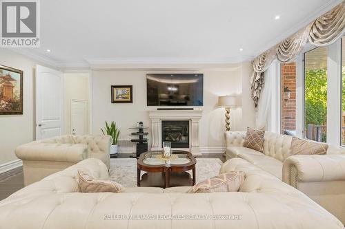 189 Rothbury Road, Richmond Hill, ON - Indoor Photo Showing Living Room With Fireplace