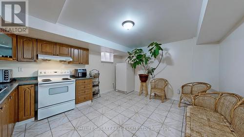 114 Goldenwood Crescent, Markham, ON - Indoor Photo Showing Kitchen