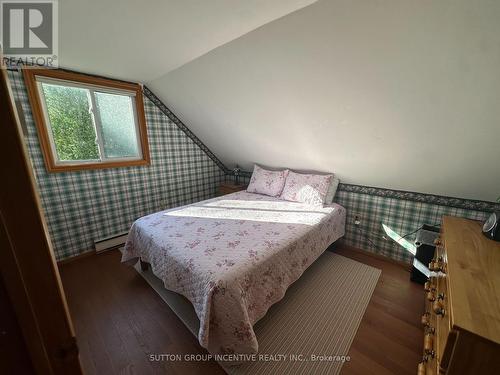 21 Coppercliff Crescent, Tiny, ON - Indoor Photo Showing Bedroom