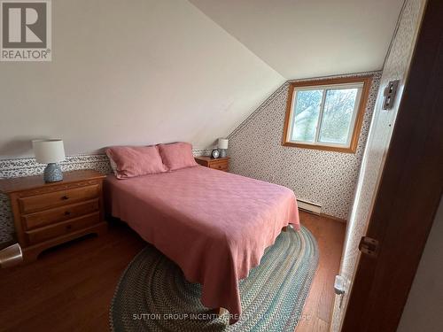 21 Coppercliff Crescent, Tiny, ON - Indoor Photo Showing Bedroom