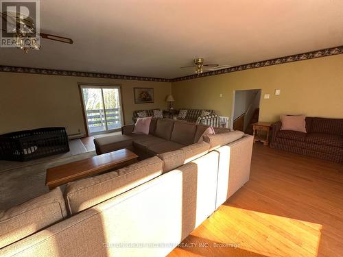 21 Coppercliff Crescent, Tiny, ON - Indoor Photo Showing Living Room