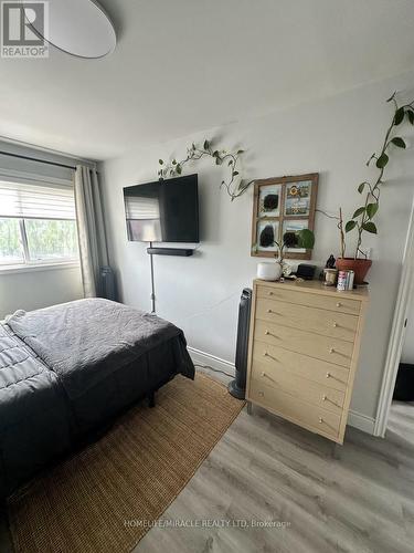 4 - 2403 Lakeshore Boulevard W, Toronto, ON - Indoor Photo Showing Bedroom