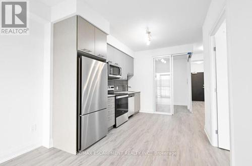 912 - 385 Winston Road, Grimsby, ON - Indoor Photo Showing Kitchen