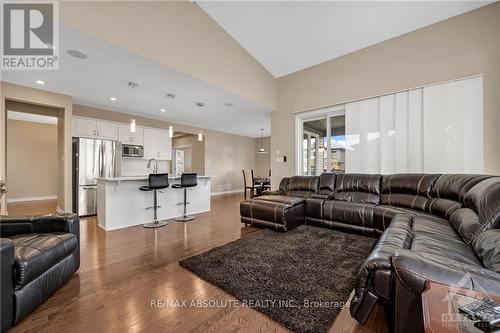 243 Balikun Heights, Ottawa, ON - Indoor Photo Showing Living Room