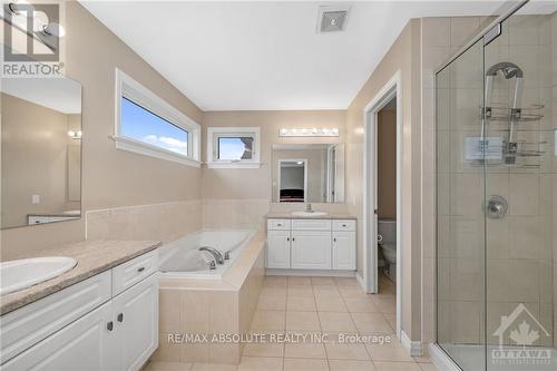 243 Balikun Heights, Ottawa, ON - Indoor Photo Showing Bathroom