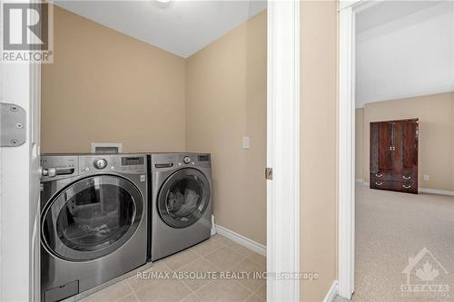 243 Balikun Heights, Ottawa, ON - Indoor Photo Showing Laundry Room