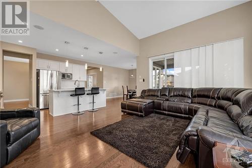 243 Balikun Heights, Ottawa, ON - Indoor Photo Showing Living Room