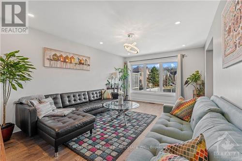 3355 Woodroffe Avenue, Ottawa, ON - Indoor Photo Showing Living Room