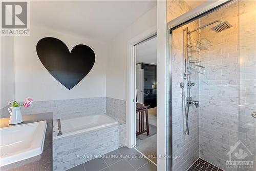 3355 Woodroffe Avenue, Ottawa, ON - Indoor Photo Showing Bathroom