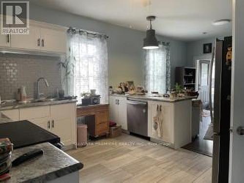 254 East Street, London, ON - Indoor Photo Showing Kitchen