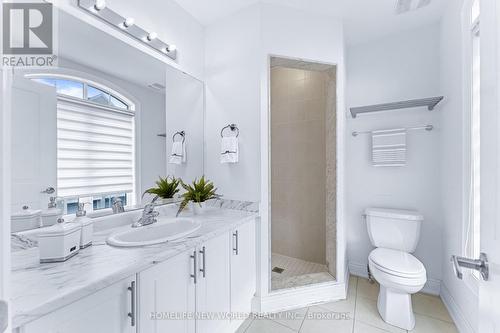 8 Latchford Lane, Richmond Hill, ON - Indoor Photo Showing Bathroom