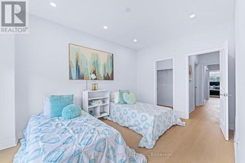 8 Latchford Lane, Richmond Hill, ON - Indoor Photo Showing Bedroom