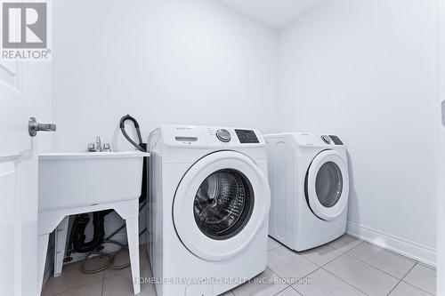 8 Latchford Lane, Richmond Hill, ON - Indoor Photo Showing Laundry Room