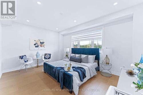 8 Latchford Lane, Richmond Hill, ON - Indoor Photo Showing Bedroom