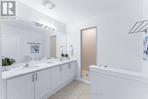 8 Latchford Lane, Richmond Hill, ON - Indoor Photo Showing Bathroom