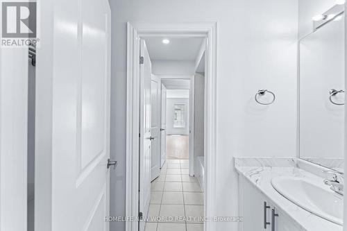 8 Latchford Lane, Richmond Hill, ON - Indoor Photo Showing Bathroom