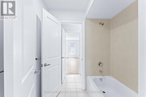 8 Latchford Lane, Richmond Hill, ON - Indoor Photo Showing Bathroom