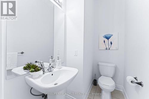 8 Latchford Lane, Richmond Hill, ON - Indoor Photo Showing Bathroom