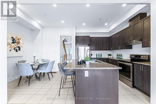 8 Latchford Lane, Richmond Hill, ON - Indoor Photo Showing Kitchen With Stainless Steel Kitchen With Upgraded Kitchen