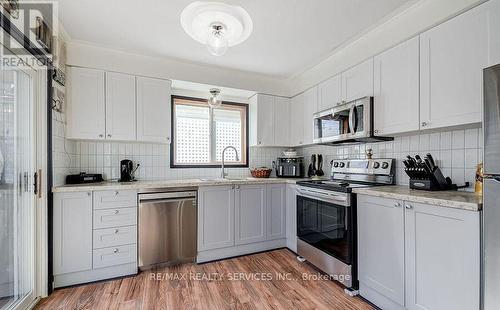 7 Springhurst Avenue, Brampton, ON - Indoor Photo Showing Kitchen With Upgraded Kitchen