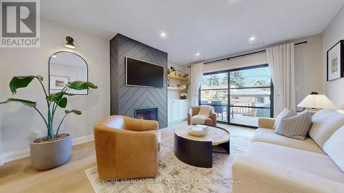 805 Windermere Avenue, Toronto, ON - Indoor Photo Showing Living Room