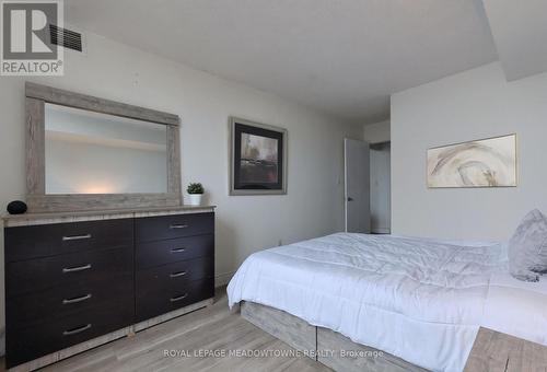 1013 - 135 Hillcrest Avenue, Mississauga, ON - Indoor Photo Showing Bedroom