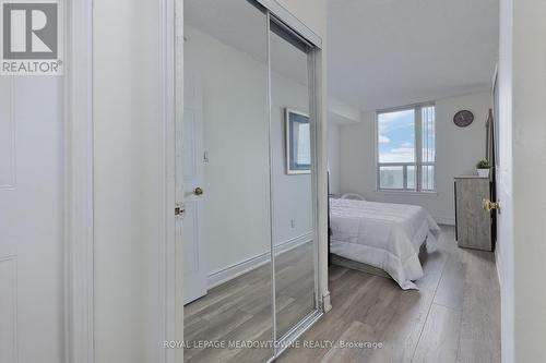 1013 - 135 Hillcrest Avenue, Mississauga, ON - Indoor Photo Showing Bedroom