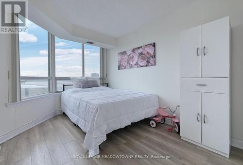 1013 - 135 Hillcrest Avenue, Mississauga, ON - Indoor Photo Showing Bedroom