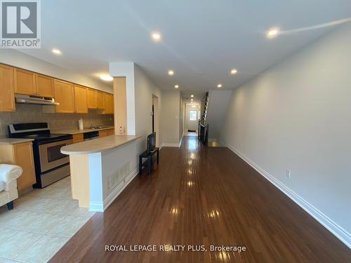 124 - 3150 Erin Centre Boulevard, Mississauga, ON - Indoor Photo Showing Kitchen