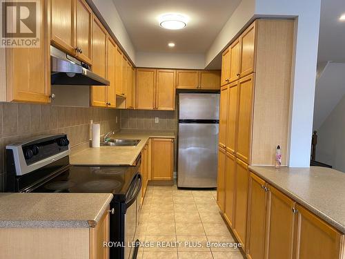 124 - 3150 Erin Centre Boulevard, Mississauga, ON - Indoor Photo Showing Kitchen With Stainless Steel Kitchen