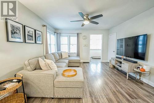 72 Elgin Street S, Cambridge, ON - Indoor Photo Showing Living Room