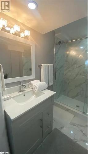 Bathroom with tiled shower and vanity - 896 John Street Street Unit# B2, Innisfil, ON - Indoor Photo Showing Bathroom