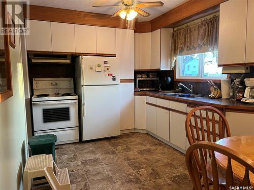 414 2Nd Avenue, Spy Hill, SK - Indoor Photo Showing Kitchen With Double Sink