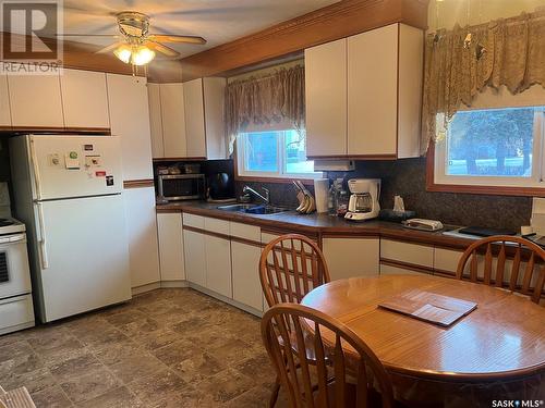 414 2Nd Avenue, Spy Hill, SK - Indoor Photo Showing Kitchen With Double Sink