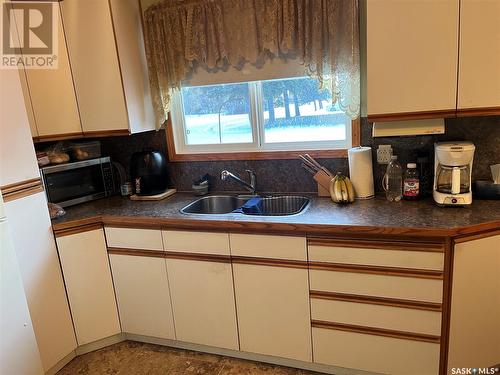 414 2Nd Avenue, Spy Hill, SK - Indoor Photo Showing Kitchen With Double Sink