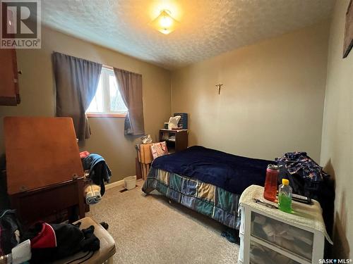 414 2Nd Avenue, Spy Hill, SK - Indoor Photo Showing Bedroom