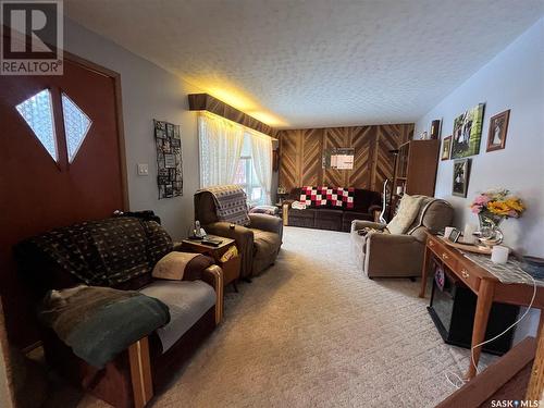 414 2Nd Avenue, Spy Hill, SK - Indoor Photo Showing Living Room